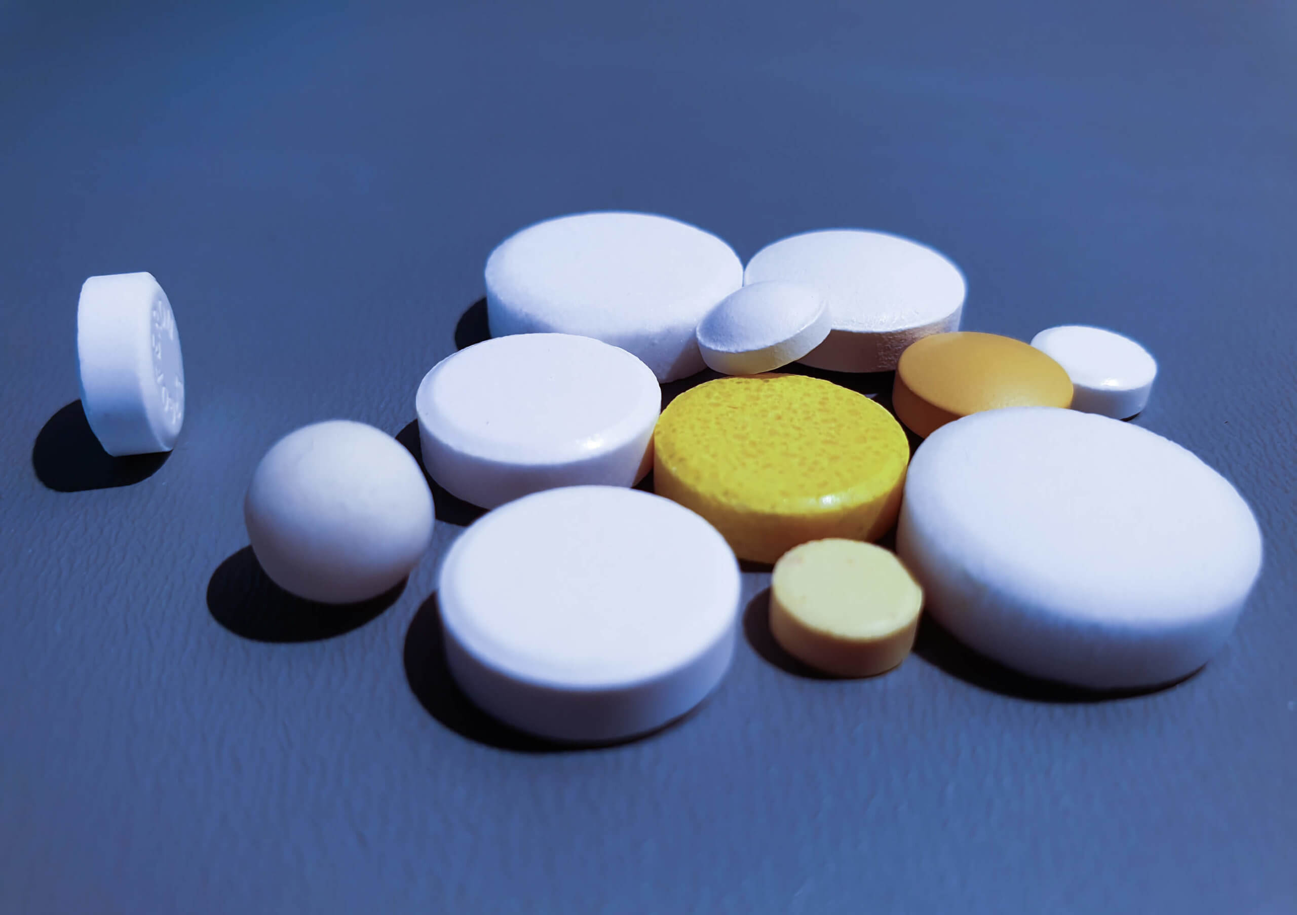 Colorful coating agent