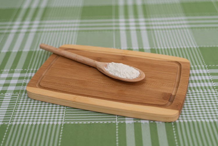 الجدول مع wooden-spoon-with-flour_resized.jpg