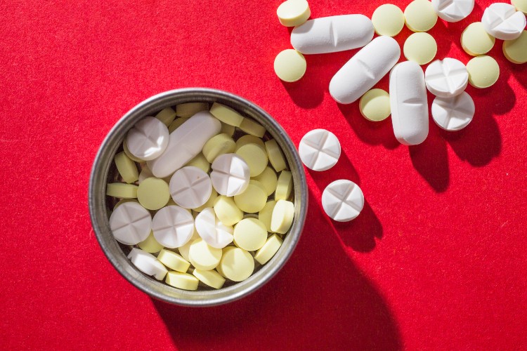 كيف يتم تصنيع الأقراص المغلفة بالفيلم