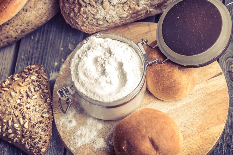 السكريات في التغذية اليومية: أفضل المصادر والفوائد