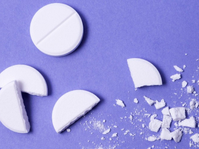 لماذا قد يكون سحق الأقراص المغلفة بغشاء محفوفًا بالمخاطر